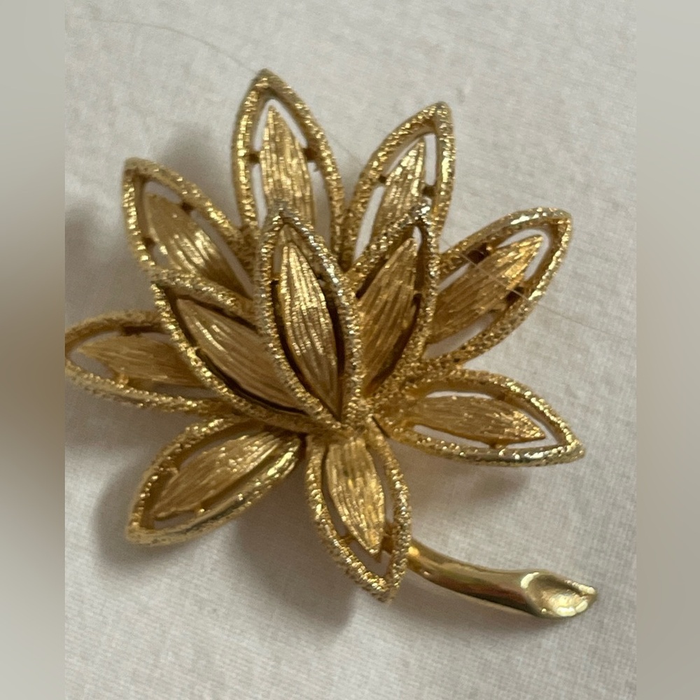 AVON brooch pin